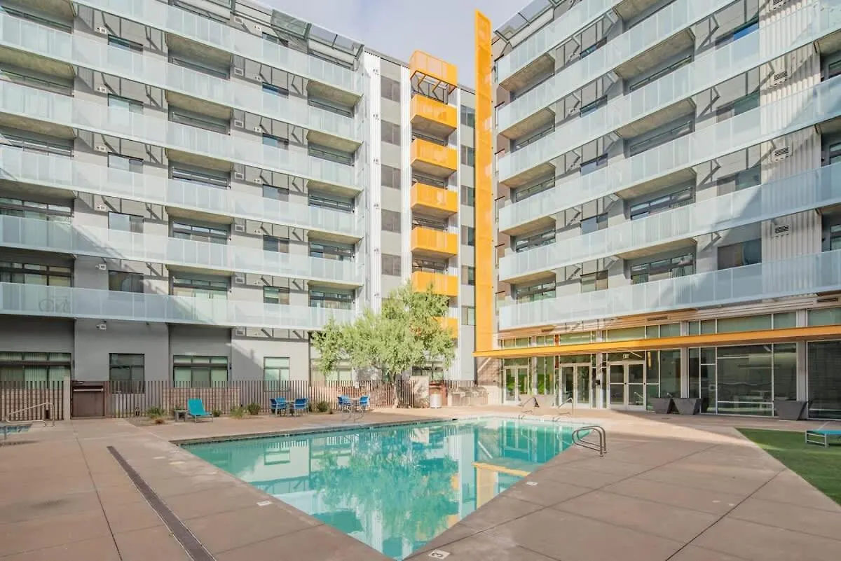 Apartment Stunning 2Bd - Central Dt- Gym, Pool, Parking Sleep8 Phoenix