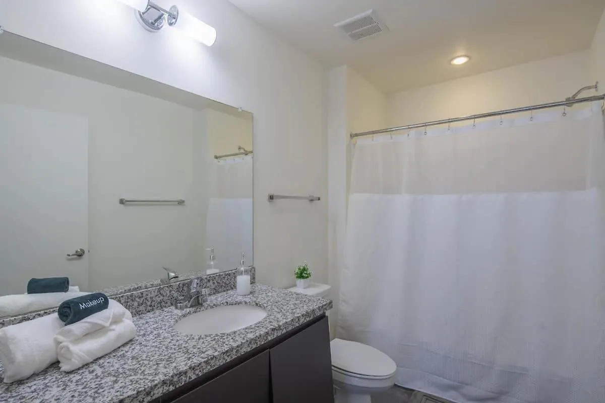 Apartment Stunning 2Bd - Central Dt- Gym, Pool, Parking Sleep8 Phoenix